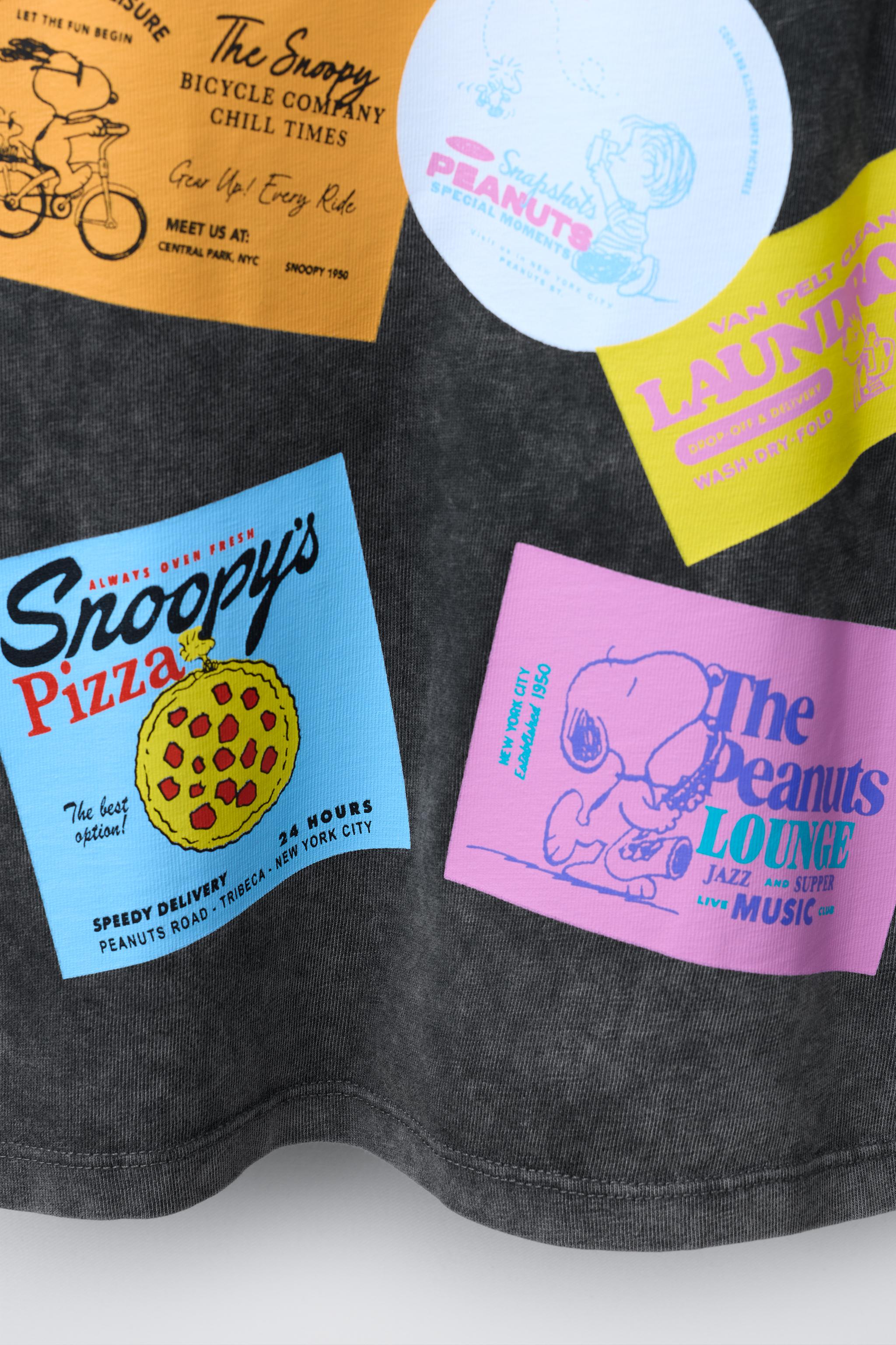 SNOOPY ™ RAISED PRINT T-SHIRT